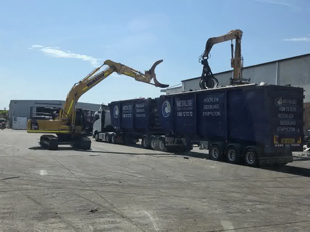Ute and tipper trailer at a licensed recovery tipsite