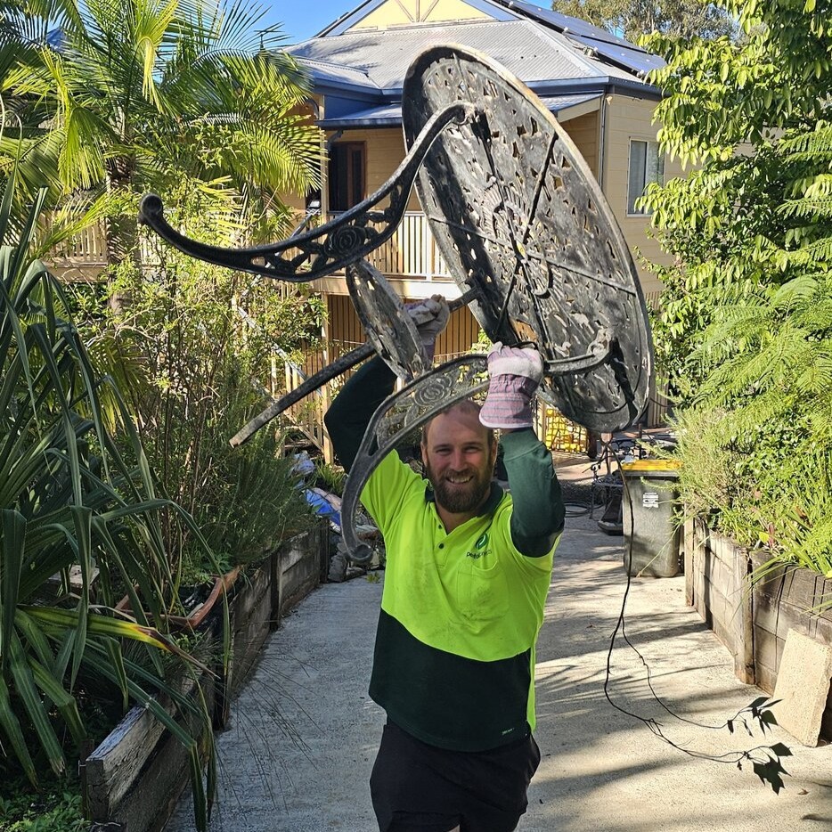 Dump Runners providing professional rubbish removal in Brisbane